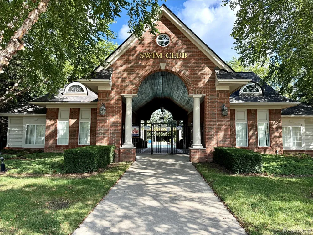 18107 Chesapeake Circle Commerce Charter Township, MI 48390