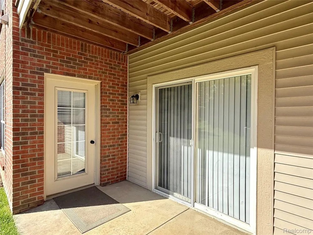 18107 Chesapeake Circle Commerce Charter Township, MI 48390