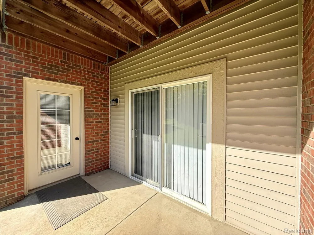 18107 Chesapeake Circle Commerce Charter Township, MI 48390