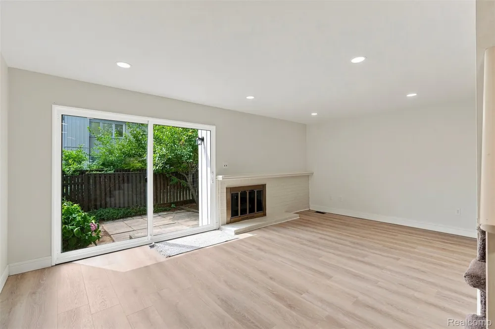 1813 Wickham Royal Oak Charter Township, MI 48073