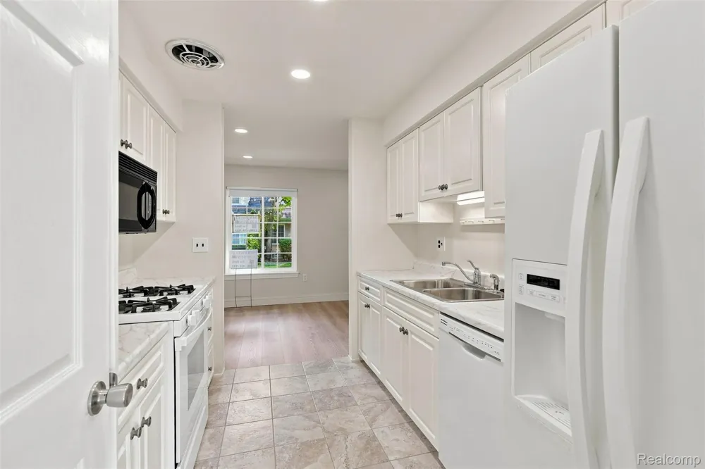 1813 Wickham Royal Oak Charter Township, MI 48073