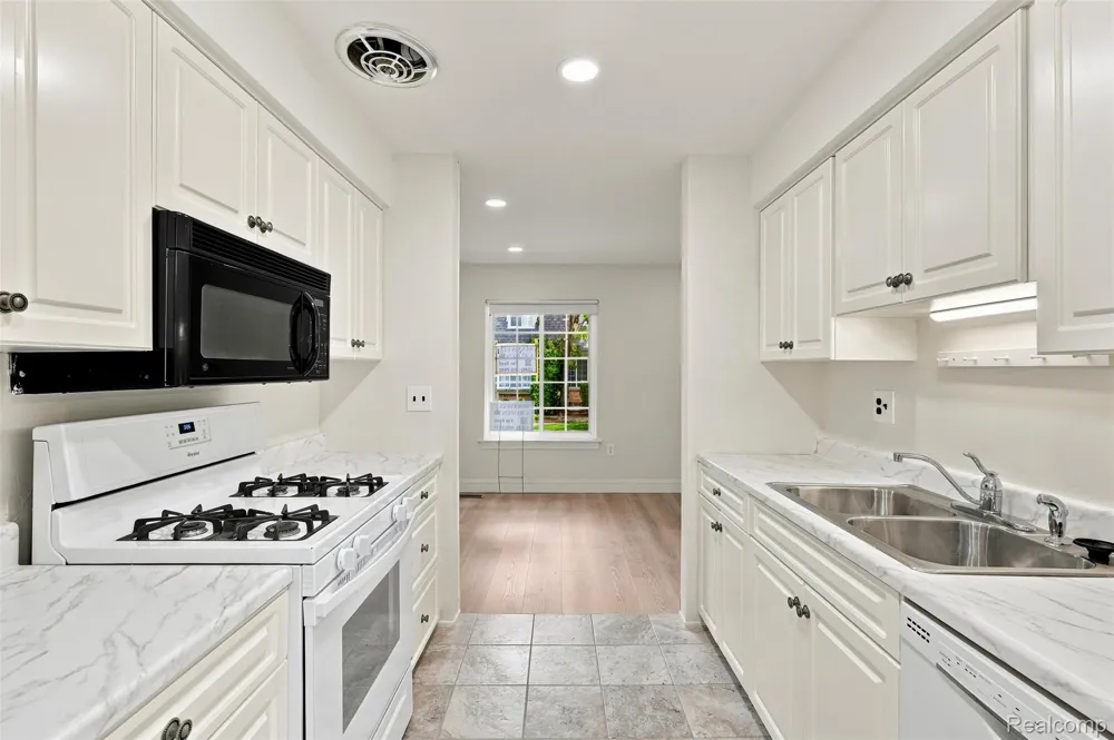 1813 Wickham Royal Oak Charter Township, MI 48073