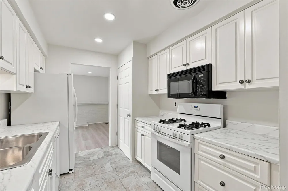 1813 Wickham Royal Oak Charter Township, MI 48073