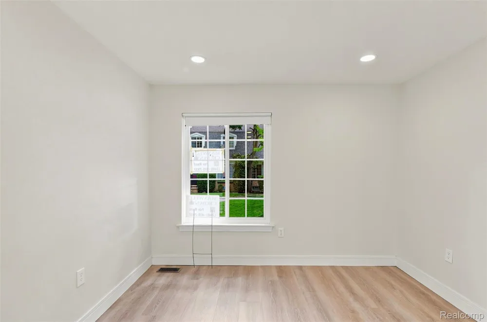 1813 Wickham Royal Oak Charter Township, MI 48073