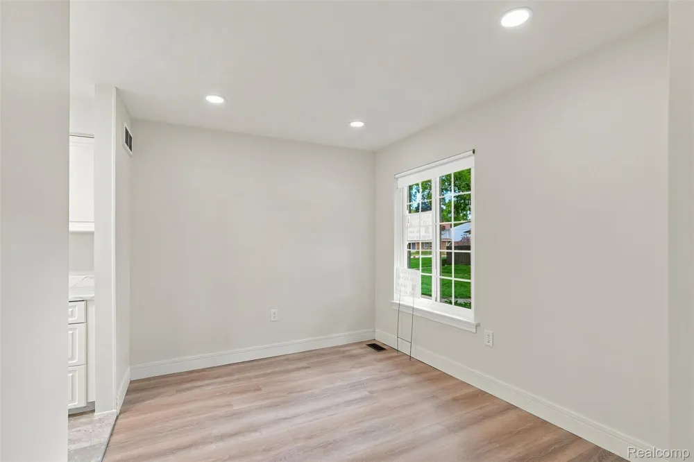 1813 Wickham Royal Oak Charter Township, MI 48073