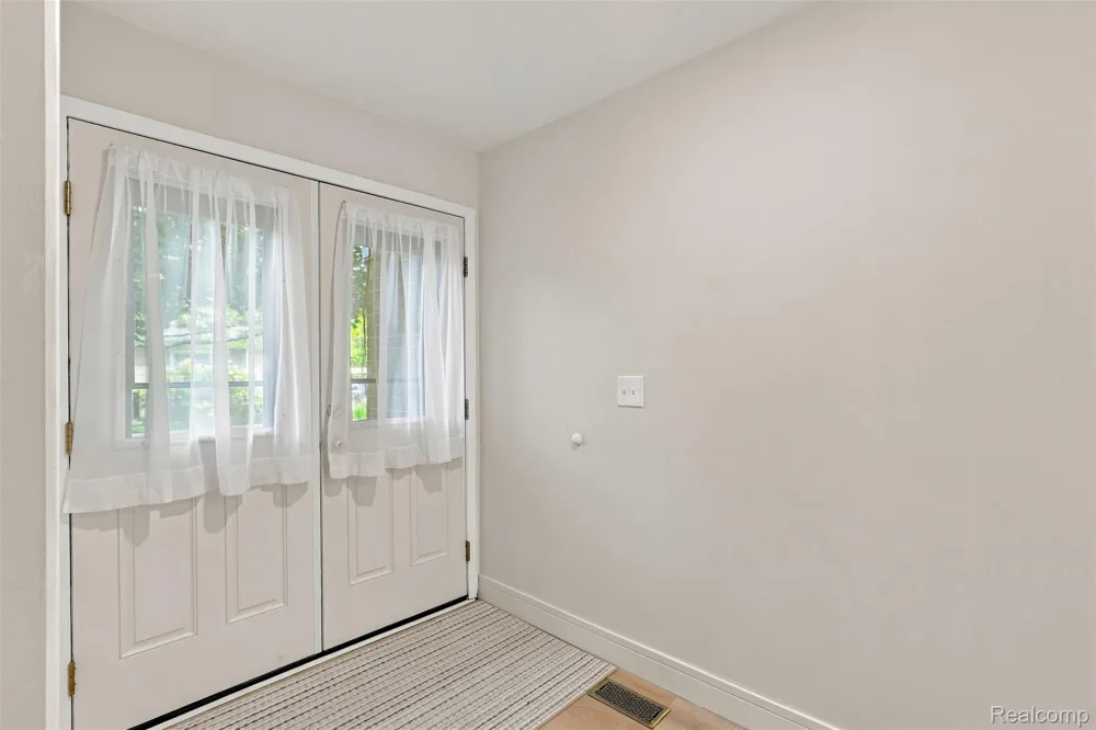 1813 Wickham Royal Oak Charter Township, MI 48073