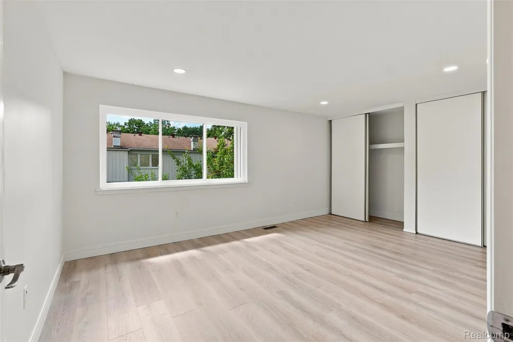 1813 Wickham Royal Oak Charter Township, MI 48073