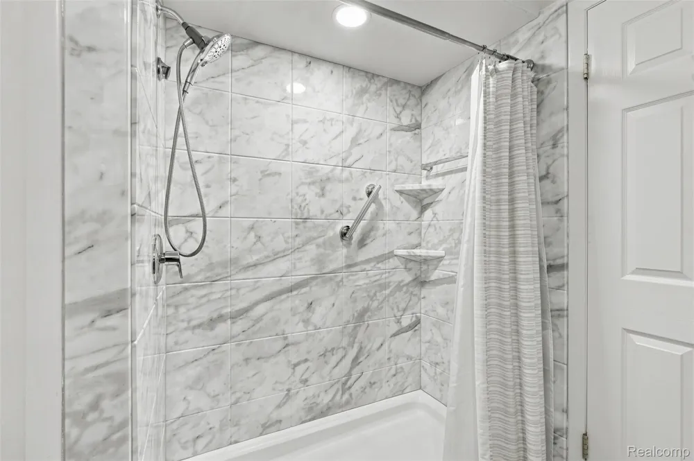 1813 Wickham Royal Oak Charter Township, MI 48073