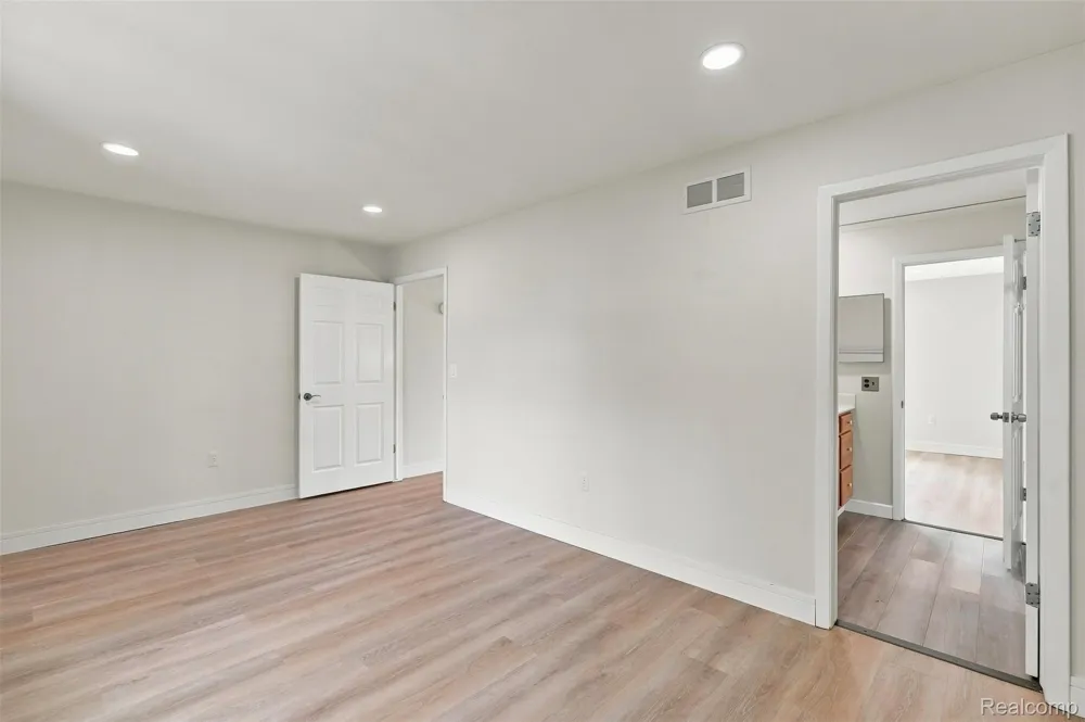 1813 Wickham Royal Oak Charter Township, MI 48073