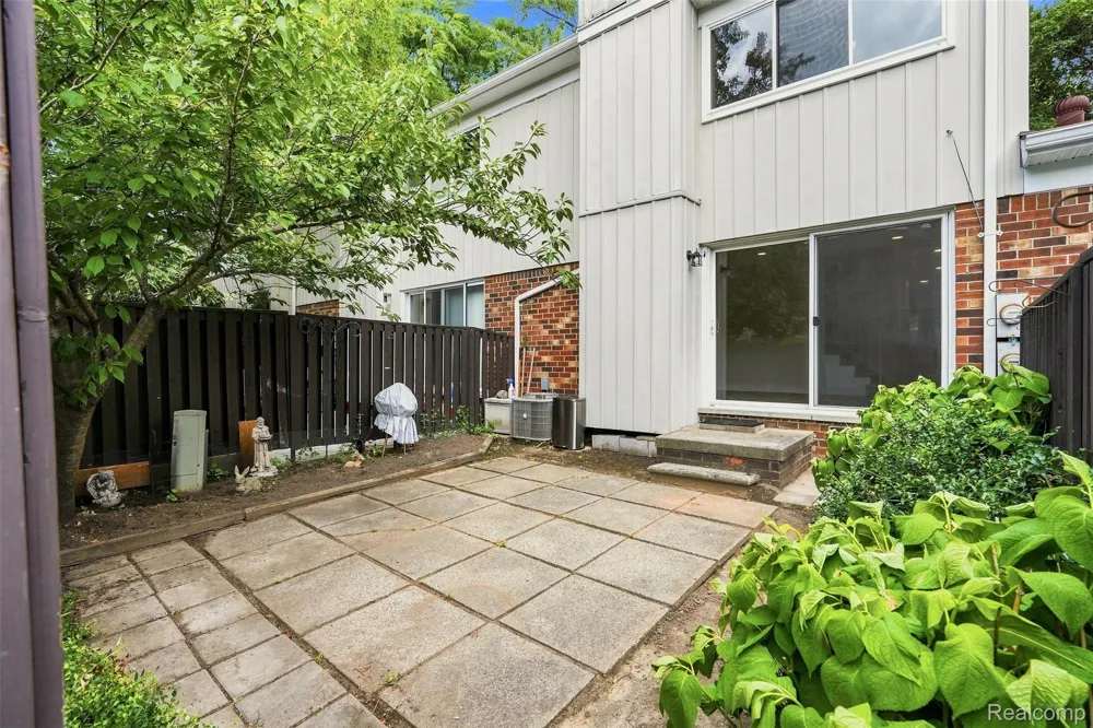 1813 Wickham Royal Oak Charter Township, MI 48073