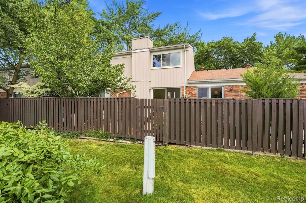 1813 Wickham Royal Oak Charter Township, MI 48073