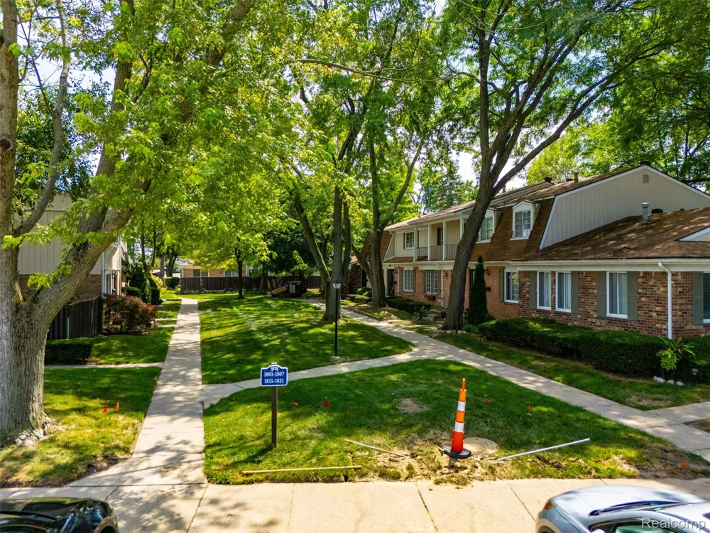 1813 Wickham Royal Oak Charter Township, MI 48073