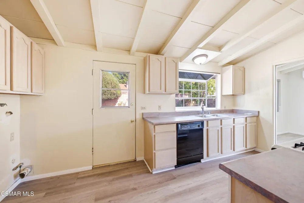 7850 Capistrano Avenue West Hills, CA 91304