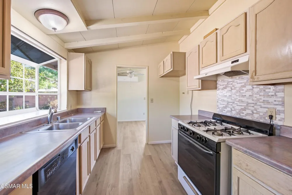 7850 Capistrano Avenue West Hills, CA 91304