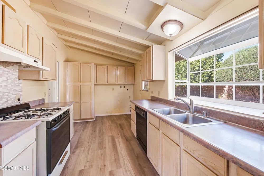 7850 Capistrano Avenue West Hills, CA 91304