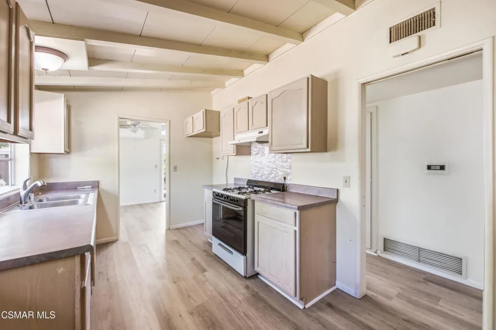 7850 Capistrano Avenue West Hills, CA 91304