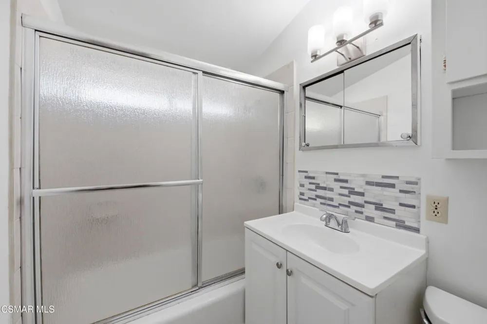 7850 Capistrano Avenue West Hills, CA 91304
