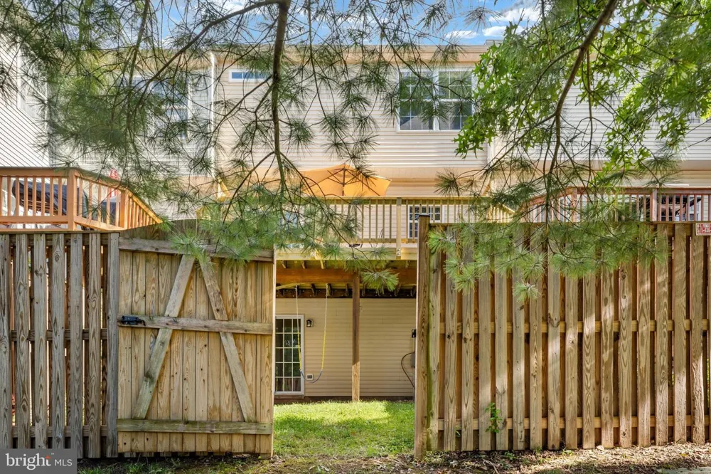 545 SPARKLEBERRY TERRACE NE Leesburg, VA 20176