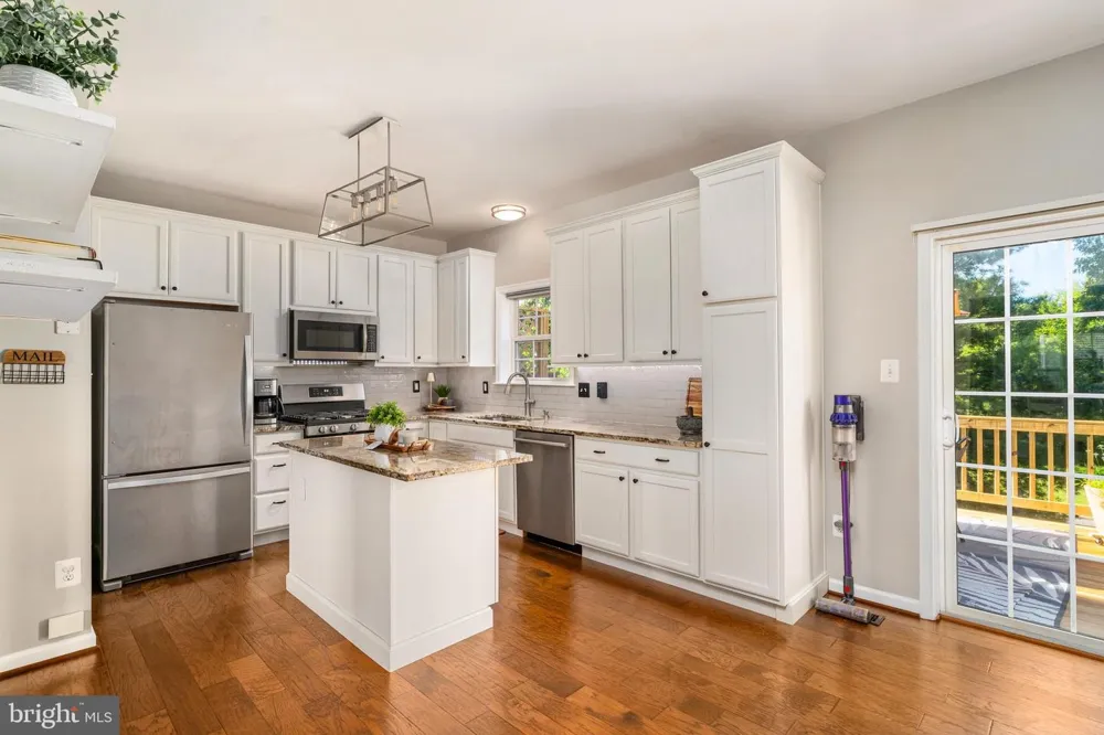 545 SPARKLEBERRY TERRACE NE Leesburg, VA 20176
