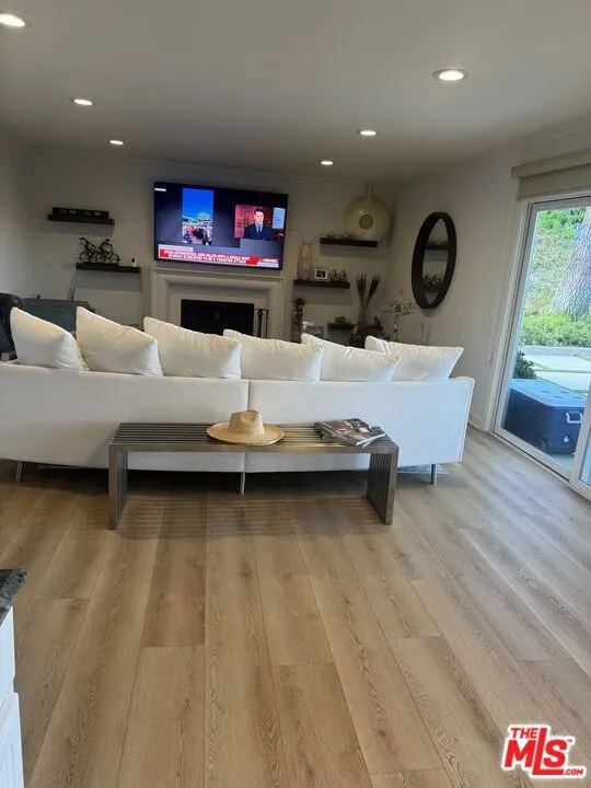 4230 Park Alisal Calabasas, CA 91302