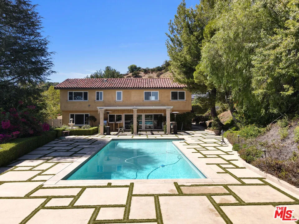 4230 Park Alisal Calabasas, CA 91302