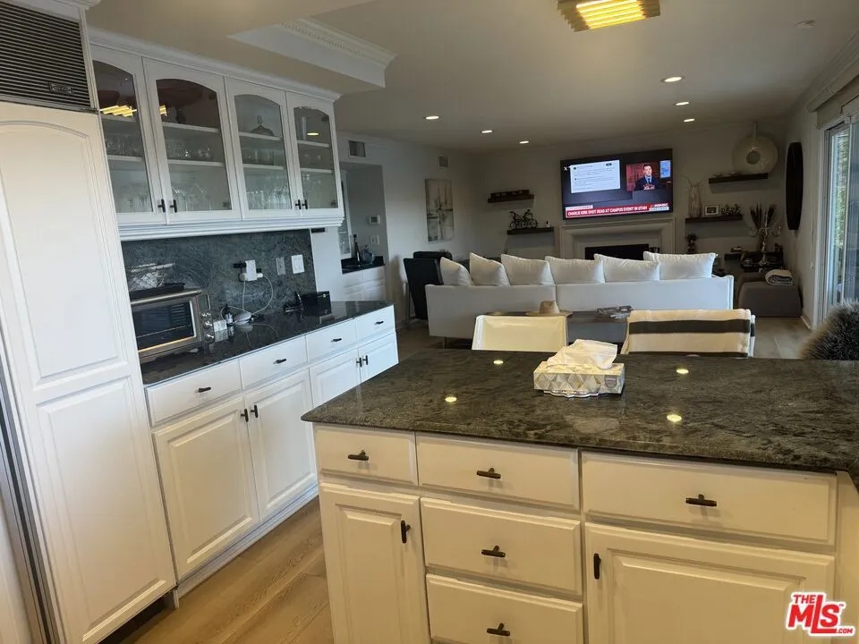 4230 Park Alisal Calabasas, CA 91302