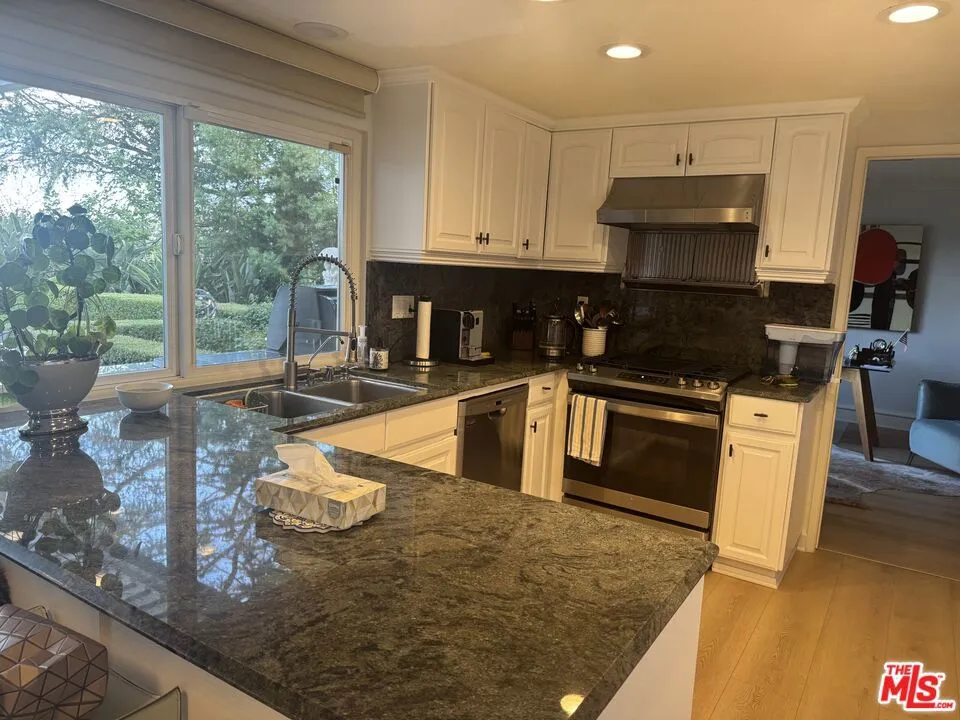 4230 Park Alisal Calabasas, CA 91302