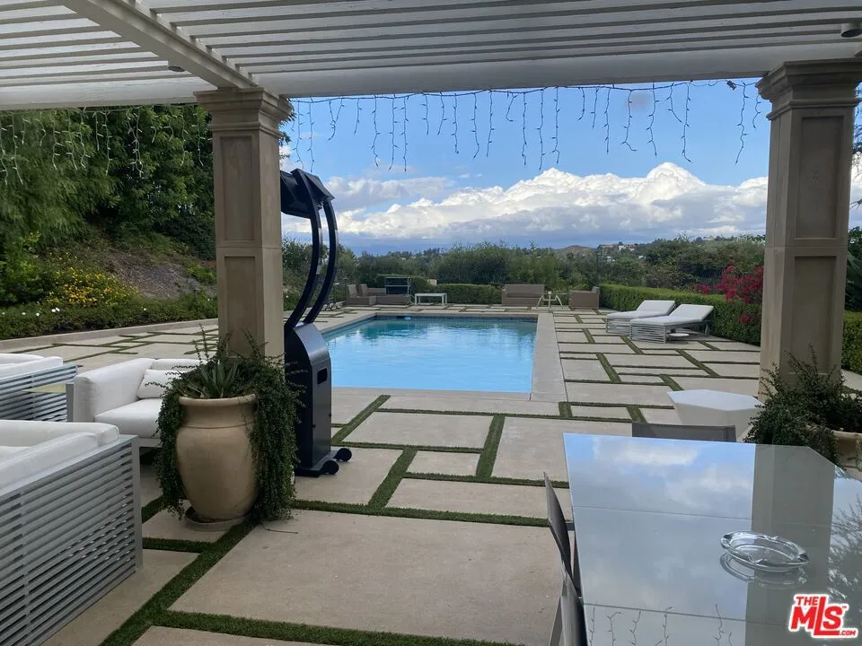 4230 Park Alisal Calabasas, CA 91302