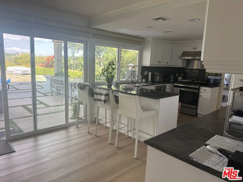4230 Park Alisal Calabasas, CA 91302