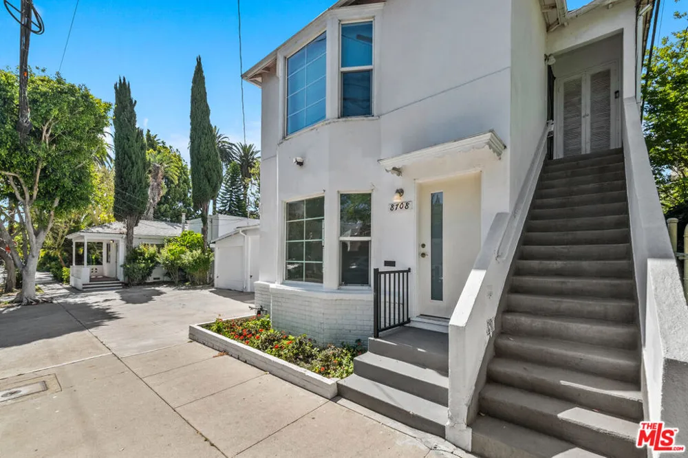 8708 W Sherwood Drive West Hollywood, CA 90069