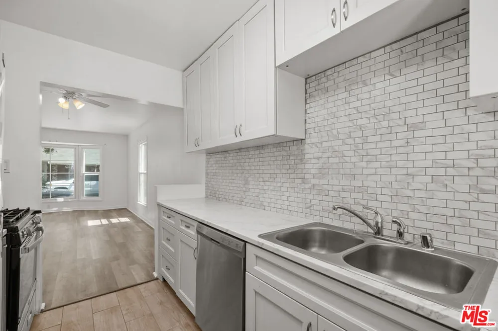 8708 W Sherwood Drive West Hollywood, CA 90069