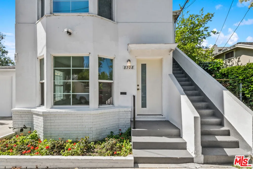 8708 W Sherwood Drive West Hollywood, CA 90069