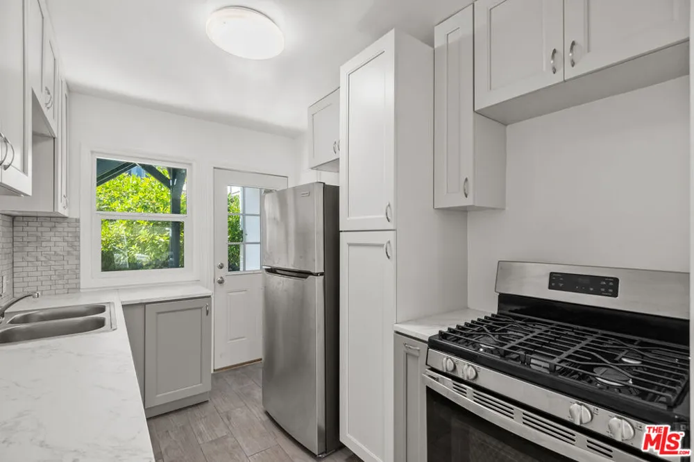 8708 W Sherwood Drive West Hollywood, CA 90069