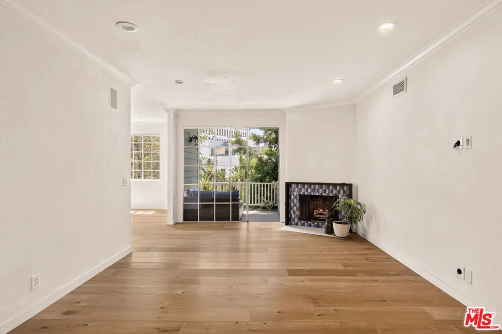 11667 Gorham Avenue #201 Los Angeles, CA 90049