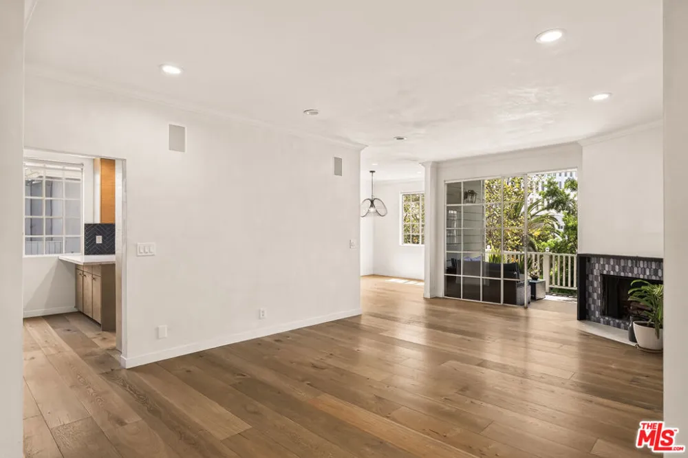 11667 Gorham Avenue #201 Los Angeles, CA 90049