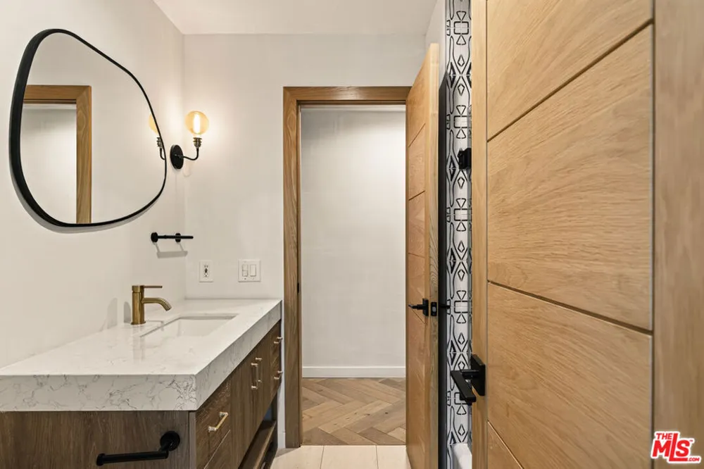 11667 Gorham Avenue #201 Los Angeles, CA 90049