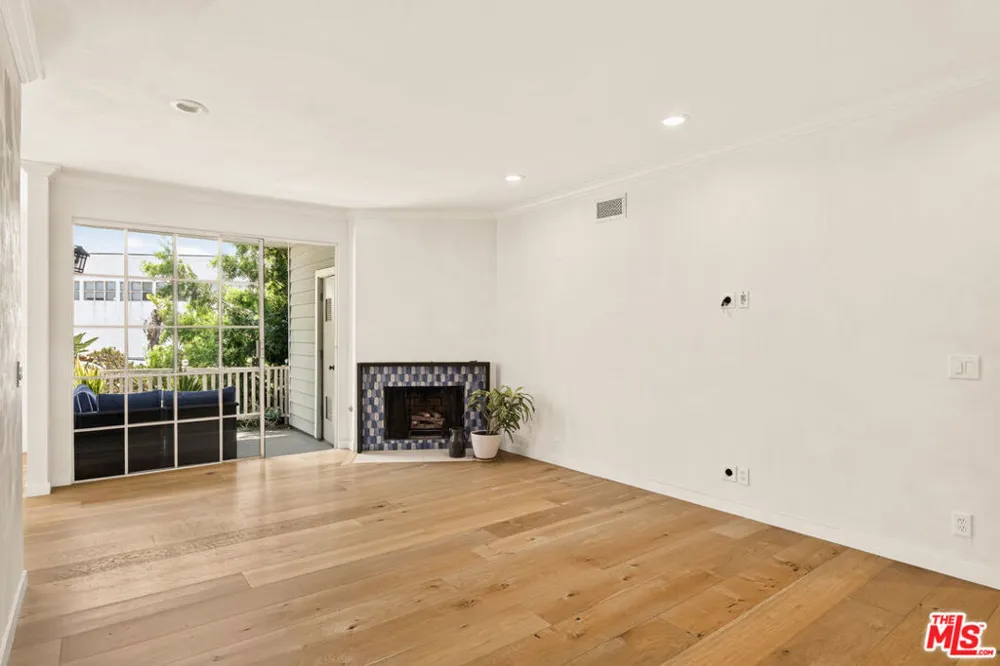 11667 Gorham Avenue #201 Los Angeles, CA 90049