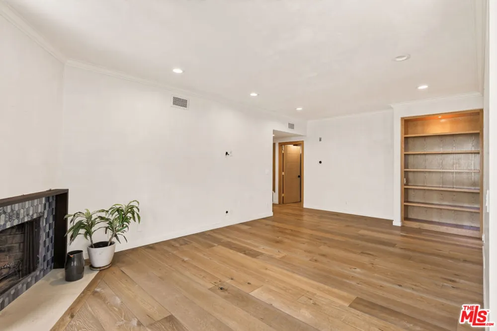 11667 Gorham Avenue #201 Los Angeles, CA 90049