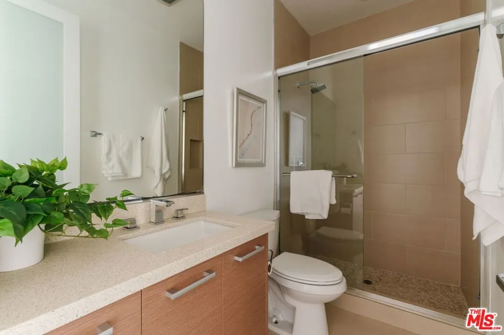 811 19th Street #2 Santa Monica, CA 90403