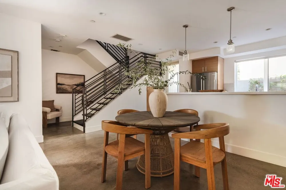 811 19th Street #2 Santa Monica, CA 90403