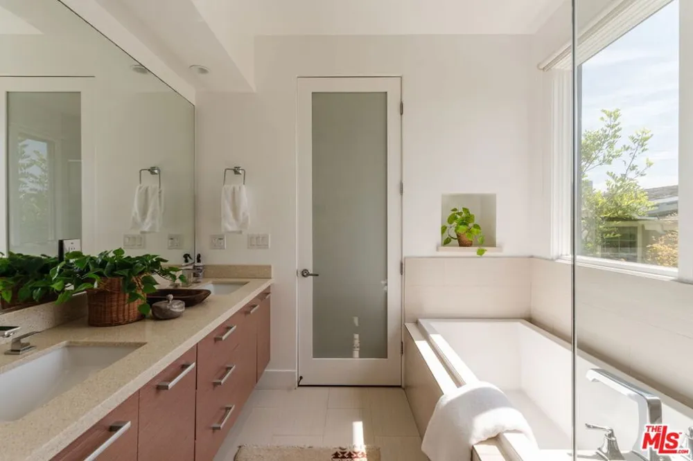 811 19th Street #2 Santa Monica, CA 90403