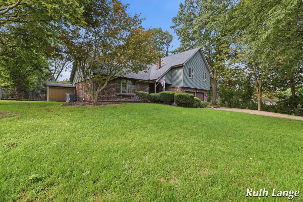 247 Trickovic Lane Battle Creek, MI 49014