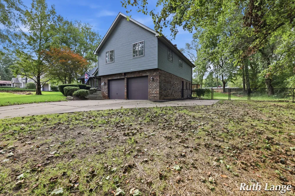 247 Trickovic Lane Battle Creek, MI 49014