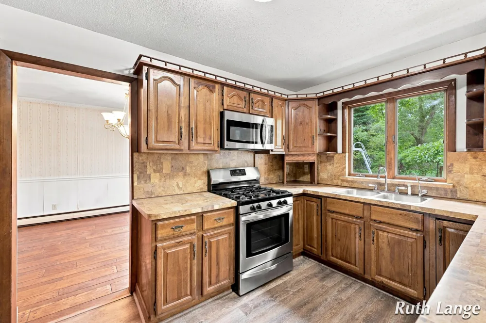 247 Trickovic Lane Battle Creek, MI 49014
