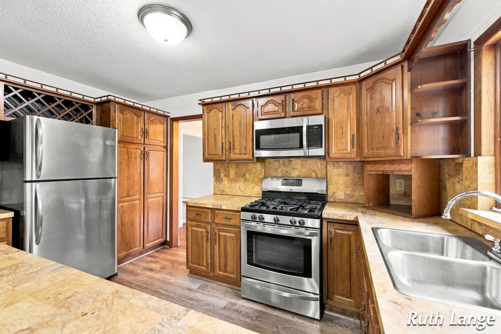 247 Trickovic Lane Battle Creek, MI 49014