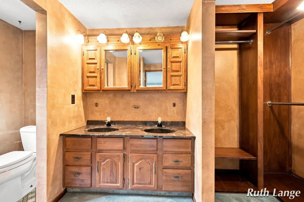 247 Trickovic Lane Battle Creek, MI 49014