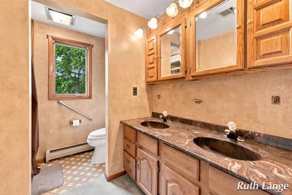 247 Trickovic Lane Battle Creek, MI 49014
