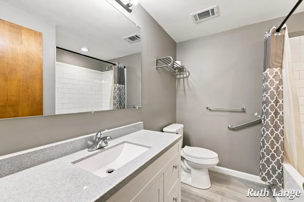 247 Trickovic Lane Battle Creek, MI 49014