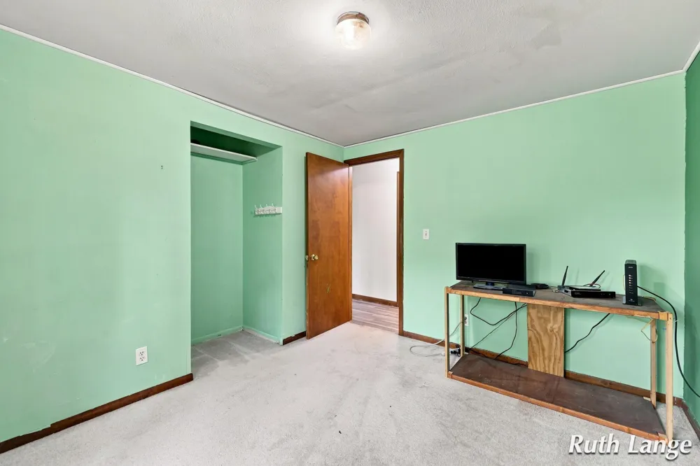 247 Trickovic Lane Battle Creek, MI 49014