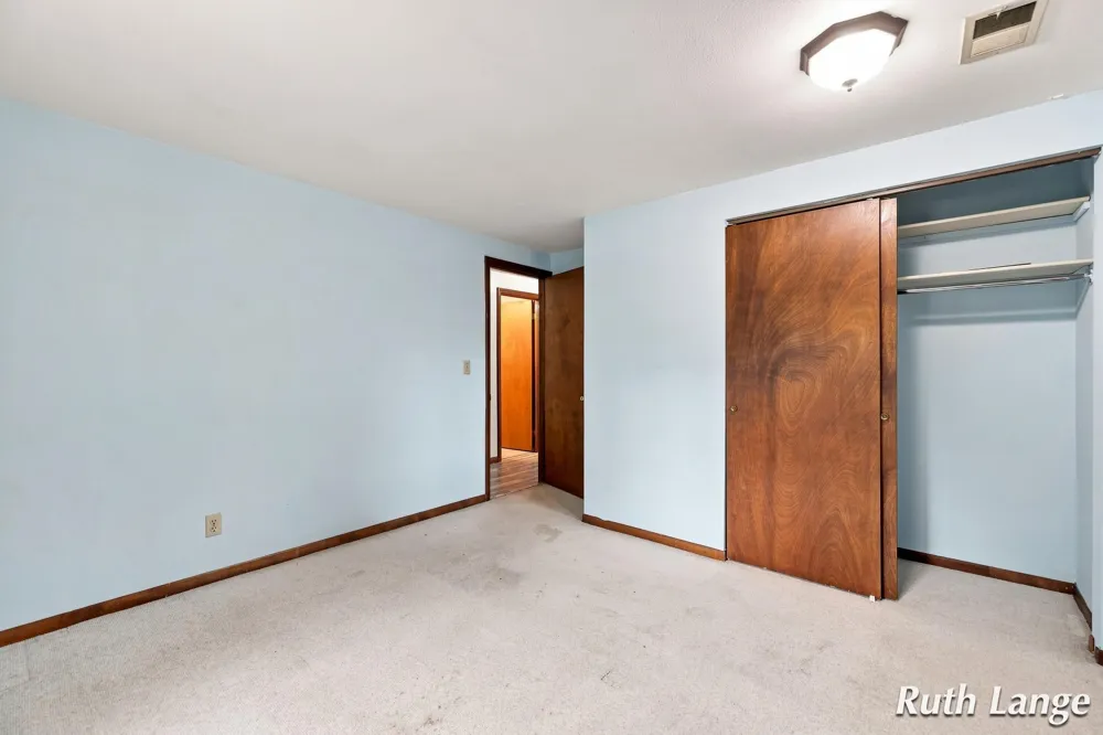247 Trickovic Lane Battle Creek, MI 49014